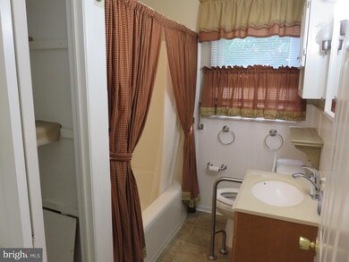 1621 Glenmore Dr, Wilmington, DE 19804 - photo 5