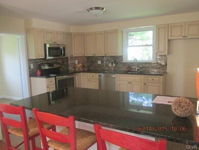 711 Heckman Ave, Nazareth, PA 18064 - photo 7