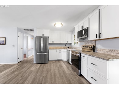 301 S Everest Rd, Newberg, OR 97132 - photo 4