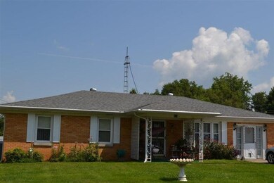 913 Riverside Dr, Harrodsburg, KY 40330 - photo 2