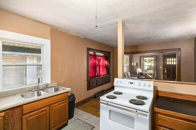 930 Mahlon St, Lansing, MI 48906 - photo 7