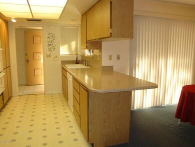 KITCHEN BREAKFAST BAR AREA