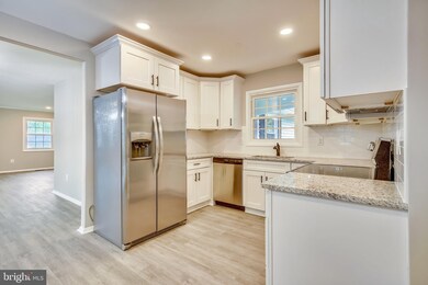 4512 Mill Point Ct, Fairfax, VA 22033 - photo 3