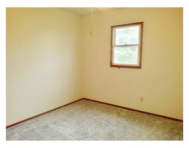 unlisted-address, Newton, IA 50208 - photo 7