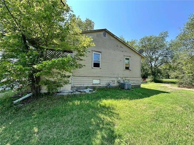 1201 S 12th St, Parsons, KS 67357 - photo 7