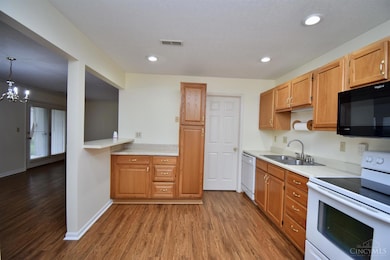 2300 Sylved Ln, Cincinnati, OH 45238 - photo 6