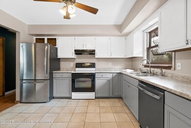 305 Municipal Rd, Dallas, PA 18612 - photo 6