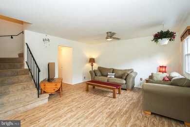 12017 Dove Cir, Laurel, MD 20708 - photo 5