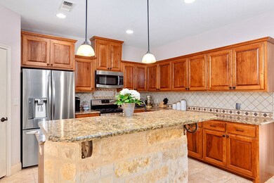 802 Kimberly Ln, Fredericksburg, TX 78624 - photo 4