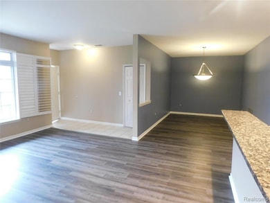 5589 Twin Oaks Dr unit 152, Sterling Heights, MI 48314 - photo 7