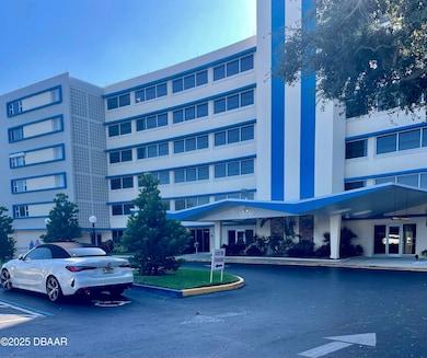 Pendleton Club unit 304, Daytona Beach, FL 32118 - photo 4