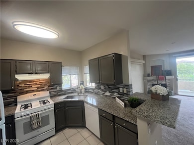 MATCHING WHITE APPLIANCES WITH LOTS OF LIGHT WITH