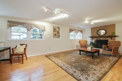 2227 Strawberry Ln, Glenview, IL 60026 - photo 6