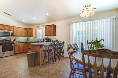 Dining/Kithcne