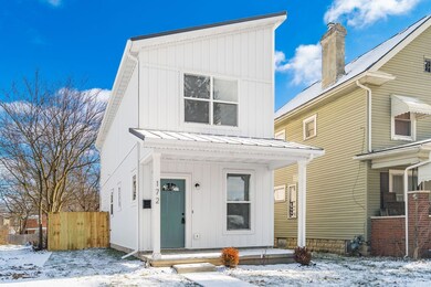 005_4_i 172 Whitethorne 070-2