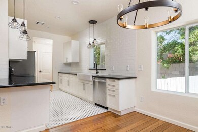 1550 E Cheery Lynn Rd, Phoenix, AZ 85014 - photo 4