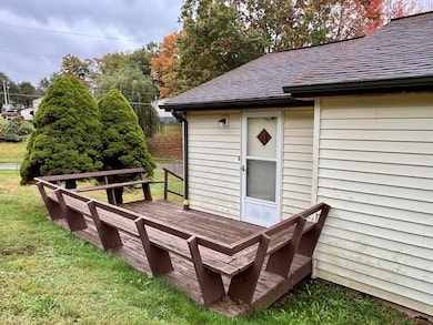 362 Glade St, Shady Spring, WV 25918 - photo 7