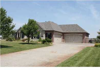 Oversized 4 + Car Garage!!