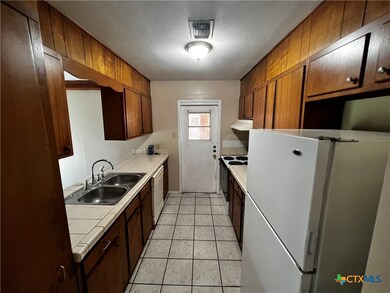 1004 Hillyer St unit 1004, San Marcos, TX 78666 - photo 2