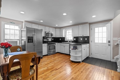 46 Church St unit 2, Wakefield, MA 01880 - photo 3