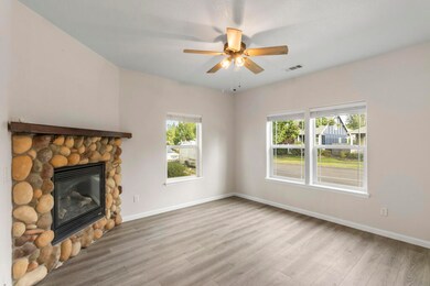 357 Brookhaven Dr, Central Point, OR 97502 - photo 4