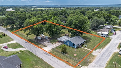 208 E Bird Ave, Davis, OK 73030 - photo 3