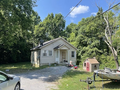 524 Oak St, Shelbyville, TN 37160 - photo 2