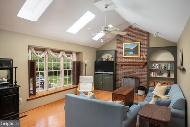 221 Heritage Dr, Columbus, NJ 08022 - photo 2