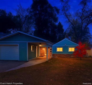 Ranch-style house with asphalt driveway