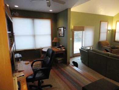Studio/Study/Office.