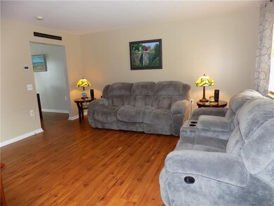 7349 E Hillcrest Ln, Slatington, PA 18080 - photo 3