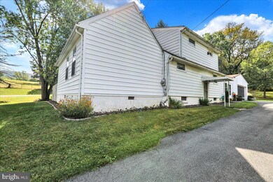 518 Spring Valley Rd, Reading, PA 19604 - photo 2