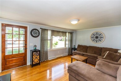 Entry/Living Room