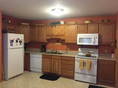 1402 Aspen Dr, Waterloo, IA 50701 - photo 3