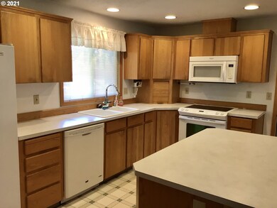 2914 18th Ave, Forest Grove, OR 97116 - photo 3