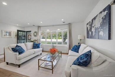 12 Pheasant Dr, ComMacK, NY 11725 - photo 6