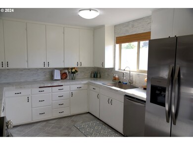 1410 Happy Ln, Eugene, OR 97401 - photo 7