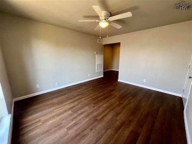 1509 Trigg Ln unit 307, Wichita Falls, TX 76306 - photo 2