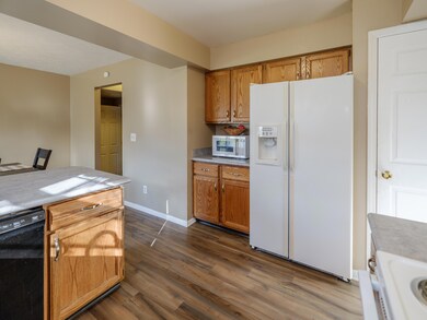 569 Club View Dr-110