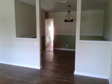 5919 Dianwood Dr, Jacksonville, FL 32210 - photo 4