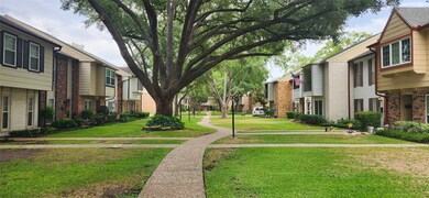 10320 Longmont Dr unit 47/4, Houston, TX 77042 - photo 2