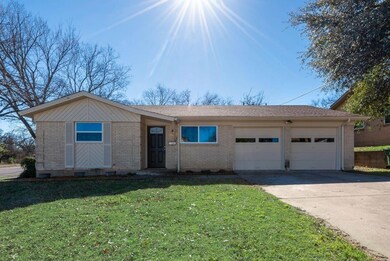 124 Donald Dr, Hurst, TX 76053 - photo 2