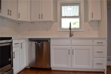 1505 Cloverdale Ave, Winston Salem, NC 27104 - photo 7