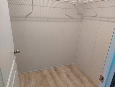 304 Butternut Ct unit 304, Belleville, MI 48111 - photo 4