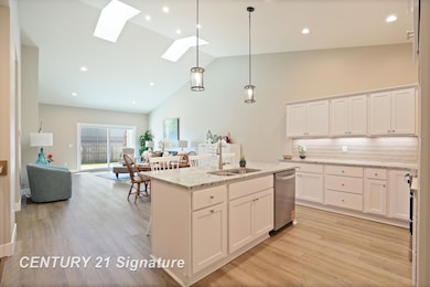 4073 Woodburn Ct unit 38, Saginaw, MI 48603 - photo 7