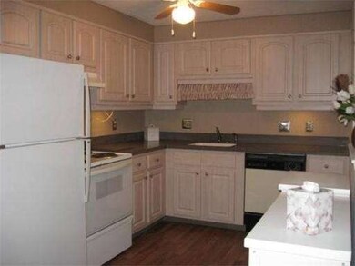 22 Williamsburg Ct unit 12, Shrewsbury, MA 01545 - photo 2