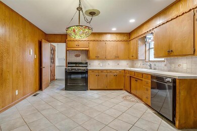 1046 Reese Ln, Azle, TX 76020 - photo 5