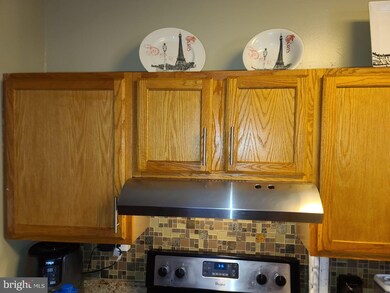 431 S 6th St, Reading, PA 19602 - photo 5