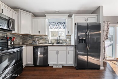 14-web-or-mls-10WynantskillRd_14