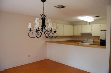 Kitchen & Dining